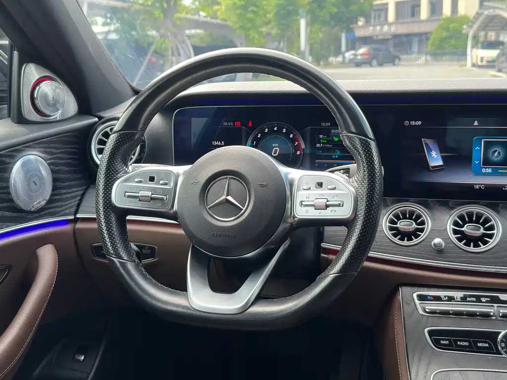 Mercedes-Benz E-Class 2020 — фото 11