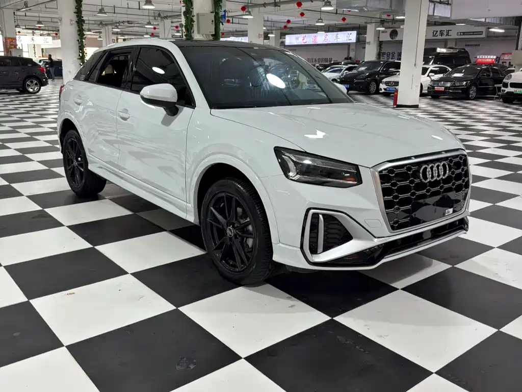 Audi Q2L 2023
