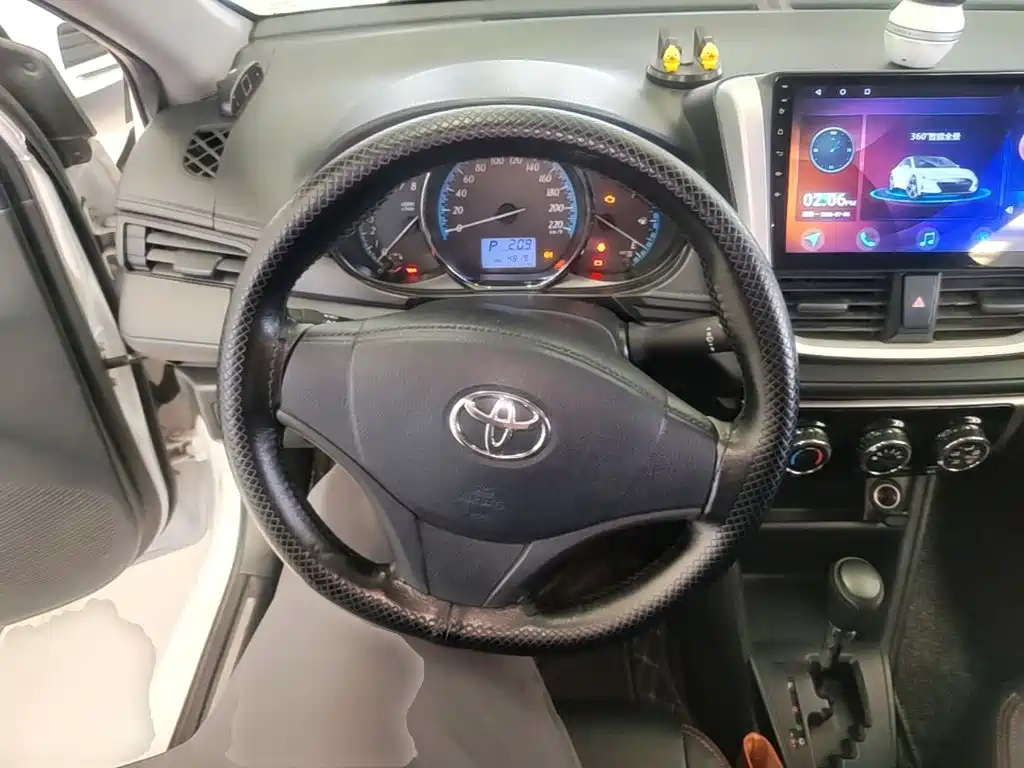 Toyota Yaris L 2018 — фото 11