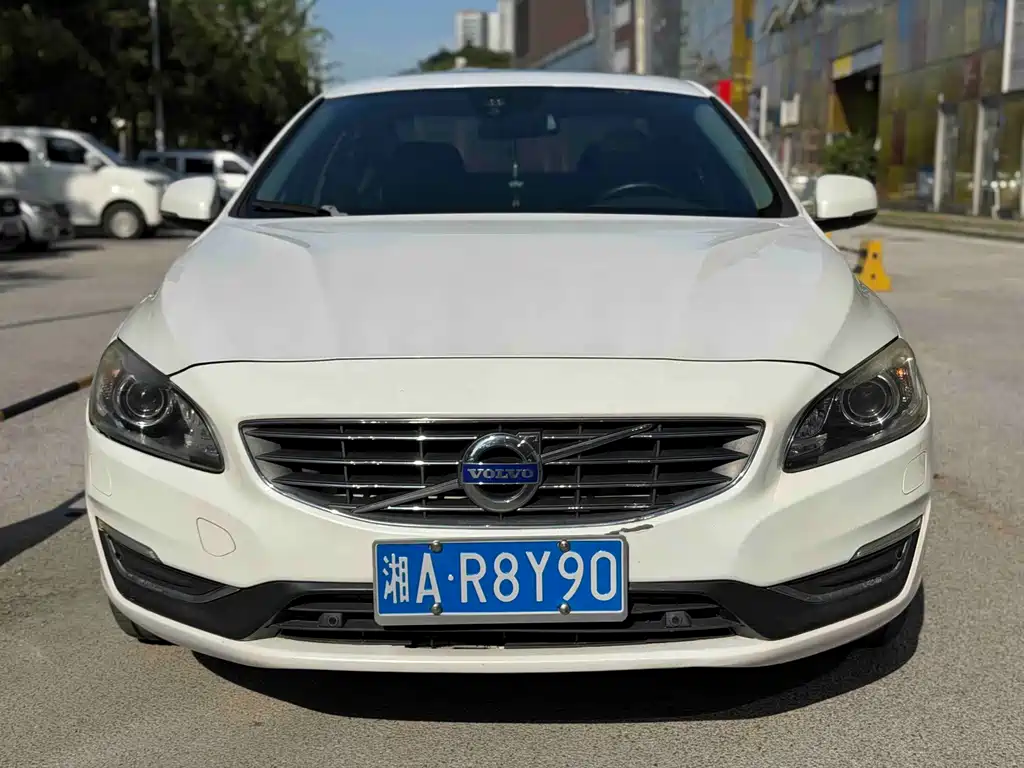 Volvo S60 2016 — фото 2
