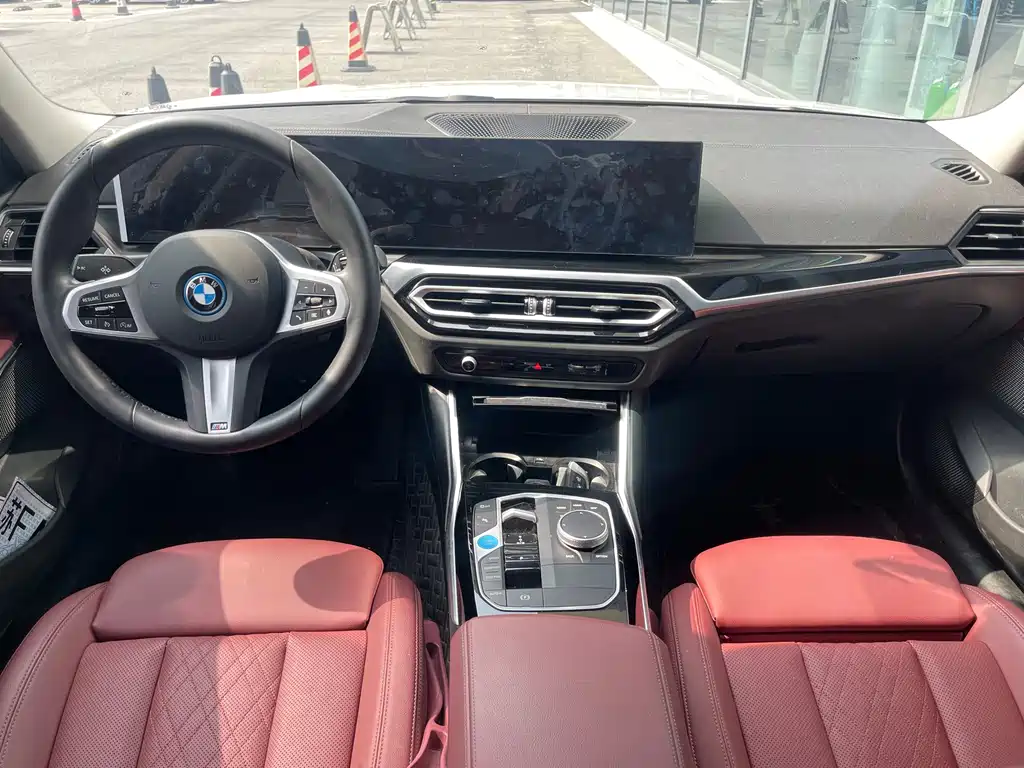 BMW i3 2024 — фото 8