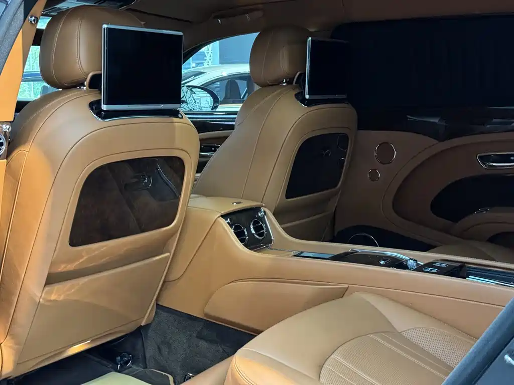 Bentley Mulsanne 2018 — фото 14
