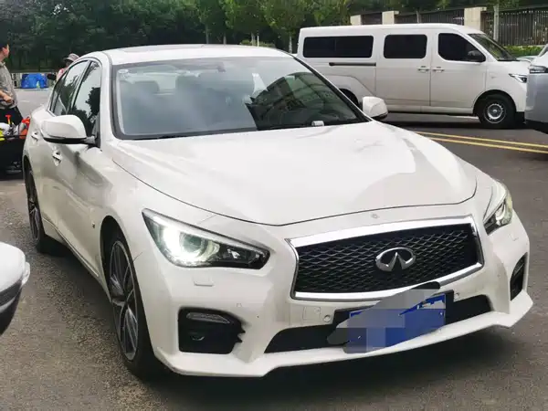 Infiniti Q50 2015