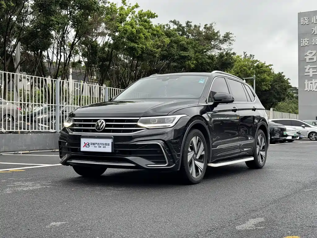 Volkswagen Tiguan L 2023 — фото 1