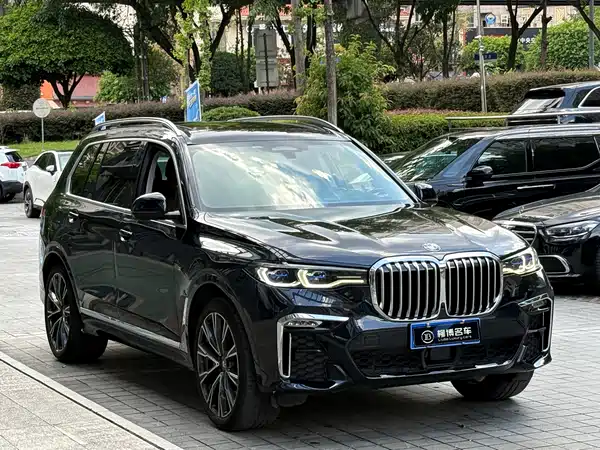 BMW X7 2021