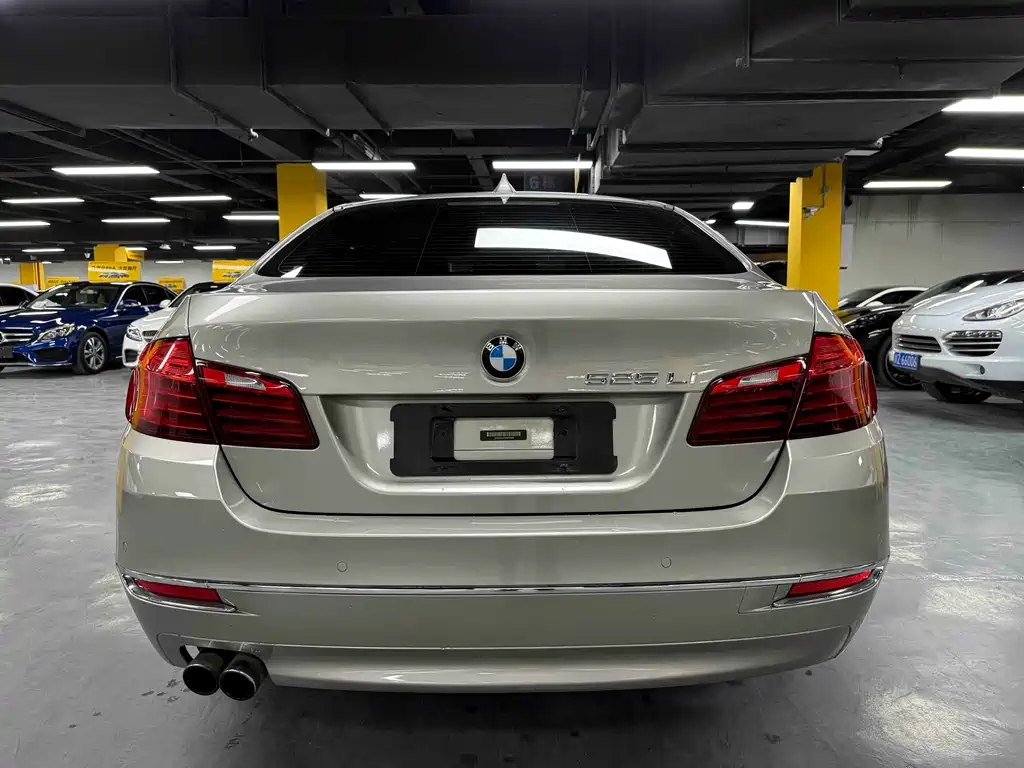 BMW 5 Series 2016 — фото 8
