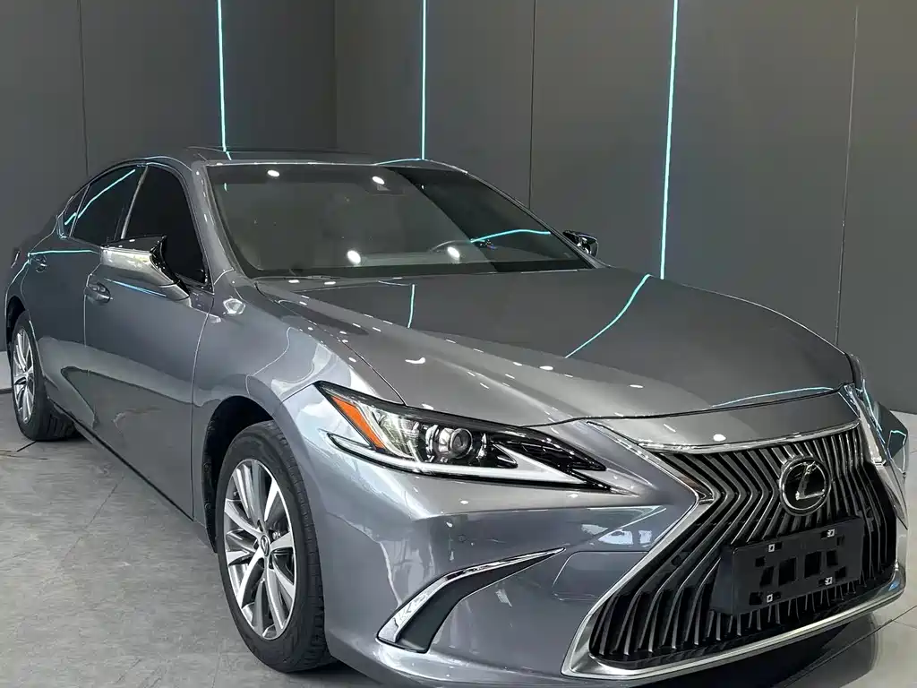 Lexus ES 2021