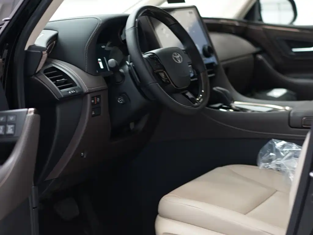 Toyota Alphard — фото 4