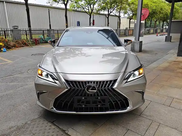 Lexus ES 2023