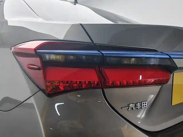 Toyota Corolla Hybrid 2022 — фото 9