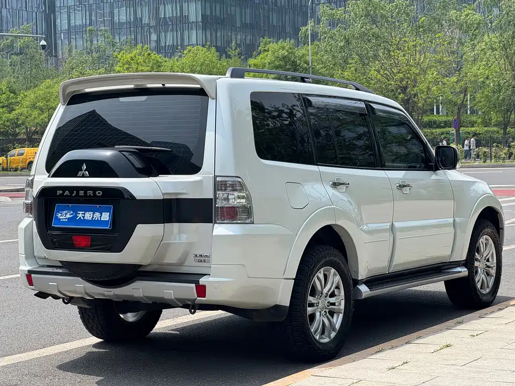 Mitsubishi Pajero 2018 — фото 29