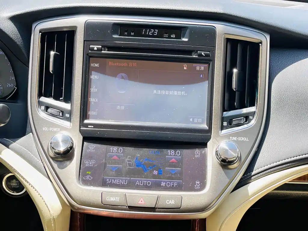 Toyota Crown 2017 — фото 14