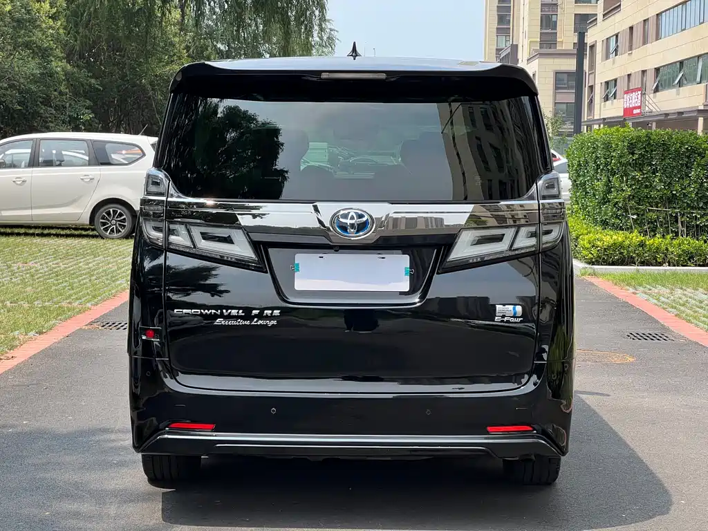 Toyota Vellfire 2022 — фото 17