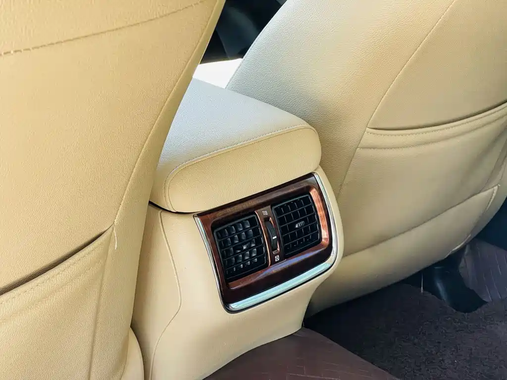Toyota Crown 2017 — фото 10