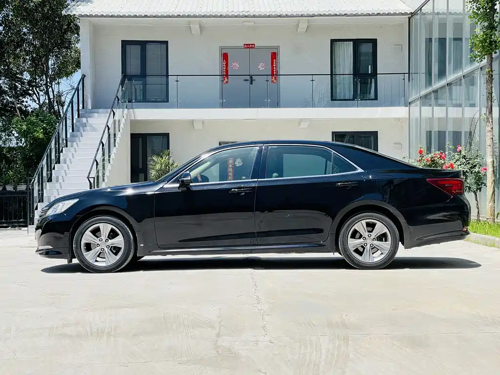 Toyota Crown 2017 — фото 17