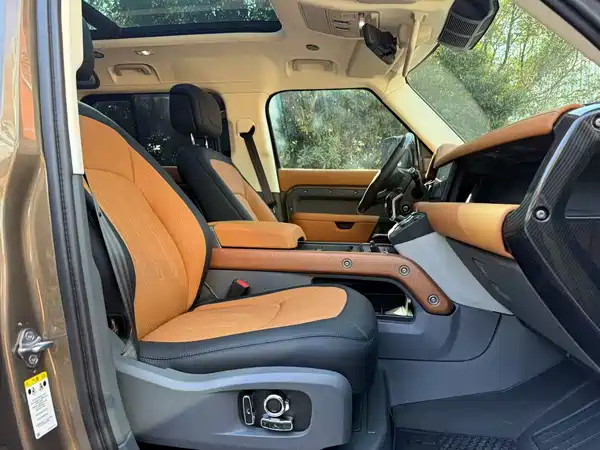 Land Rover Defender 2020