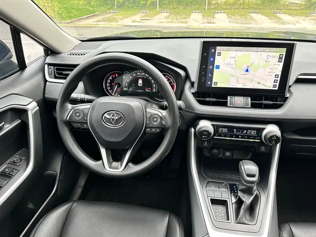 Toyota RAV4 2021 — фото 11