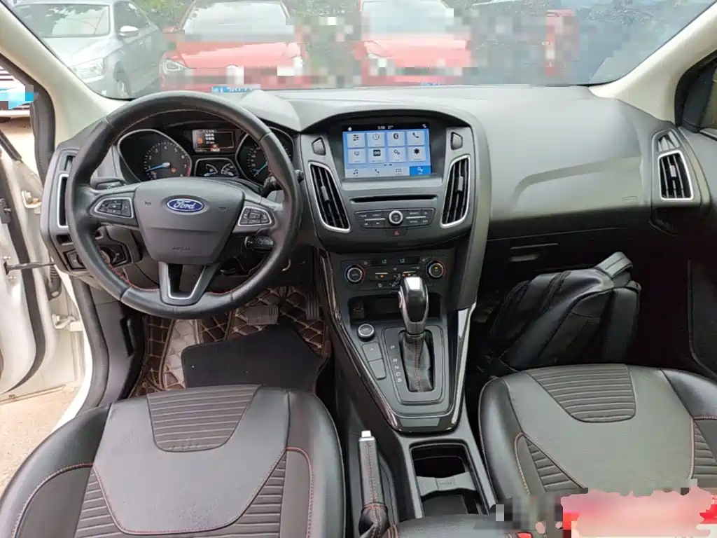 Ford Focus 2017 — фото 10