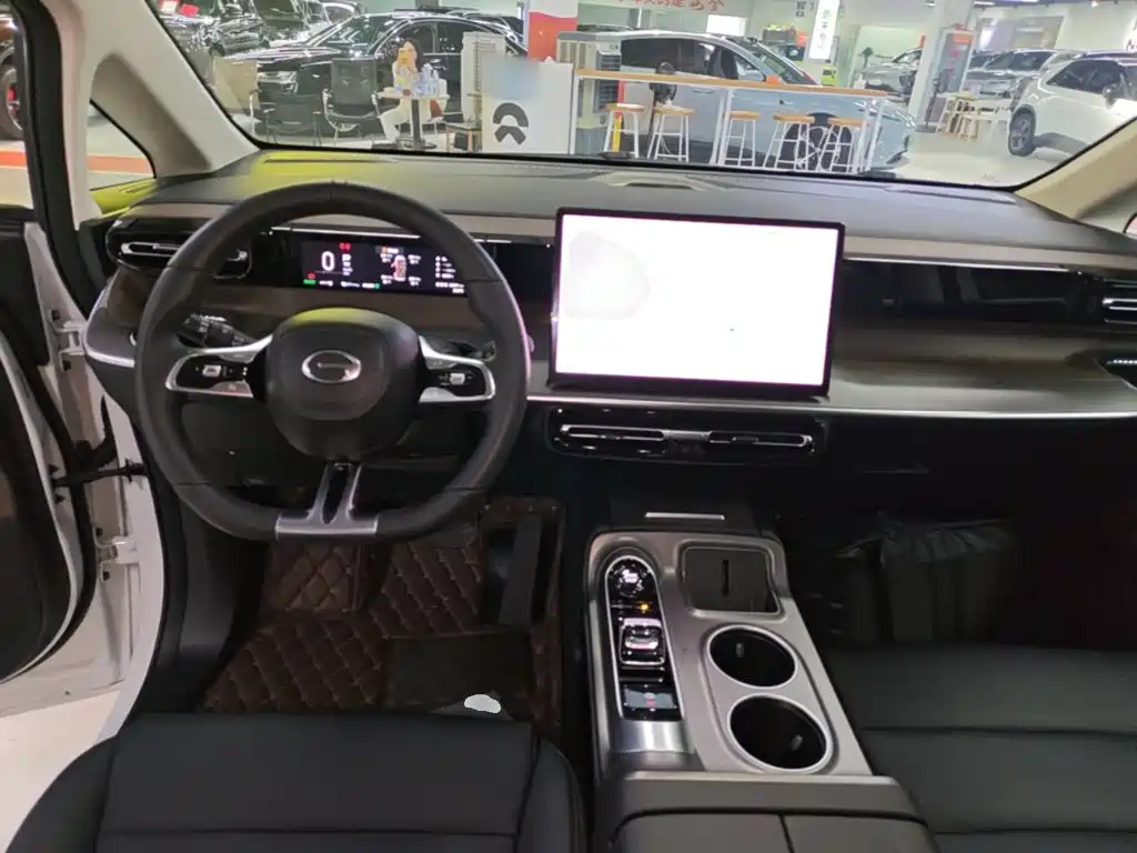 GAC Motor E8 PHEV 2025 — фото 10