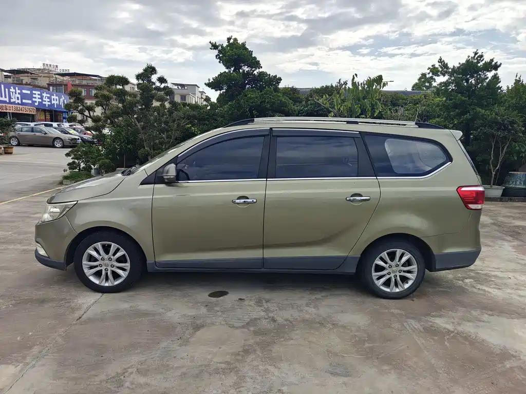 Baojun 730 2015