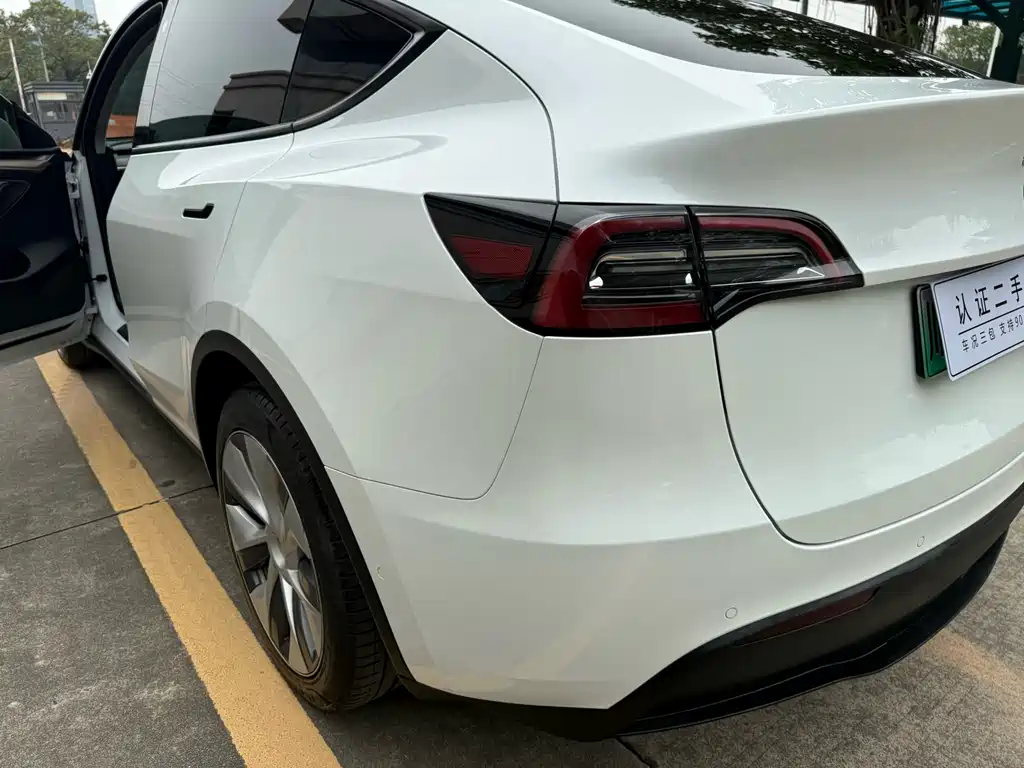 Tesla Model Y 2022 — фото 12