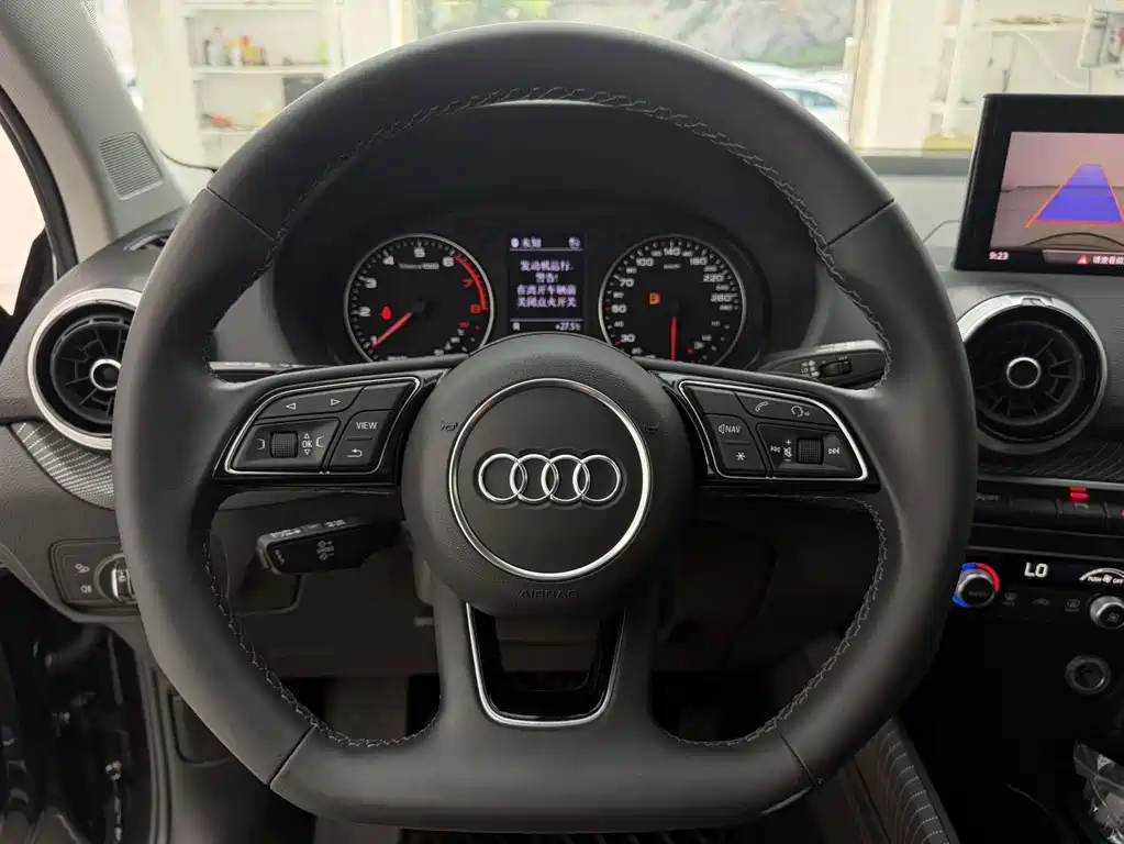 Audi Q2L 2022 — фото 15