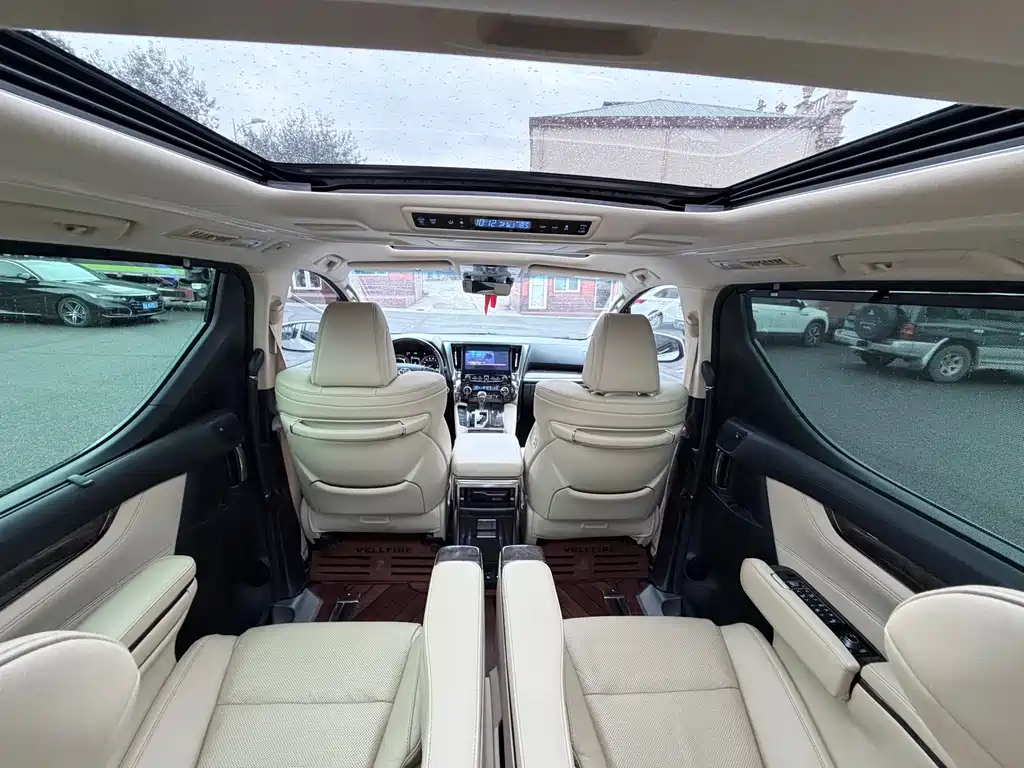 Toyota Vellfire 2022 — фото 8