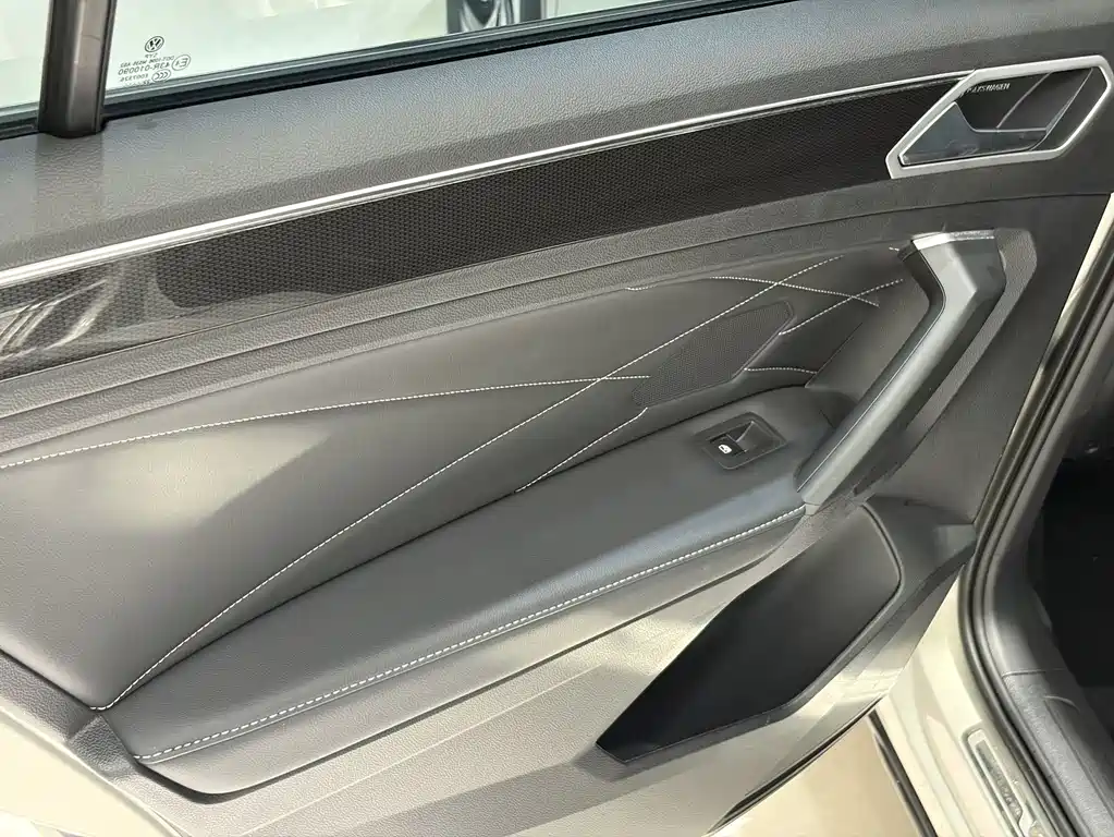Volkswagen Tiguan L 2023 — фото 18