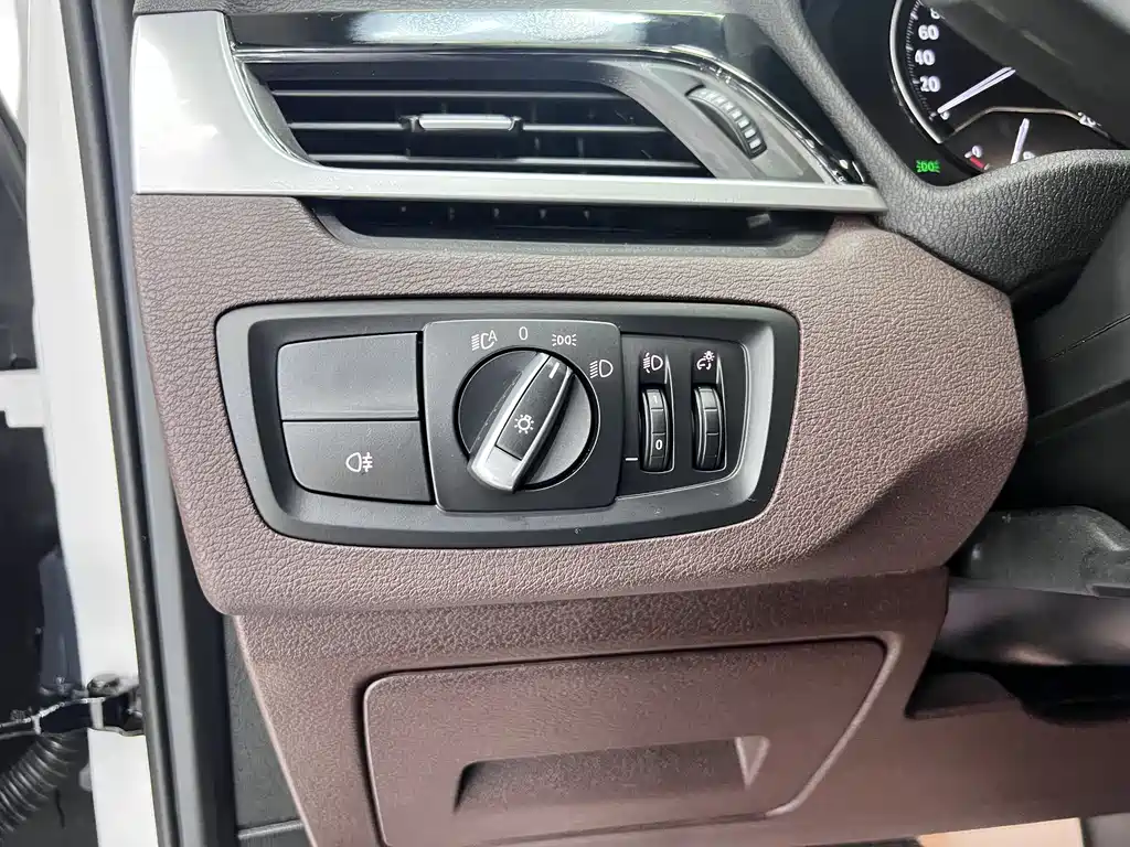 BMW X1 2022 — фото 9