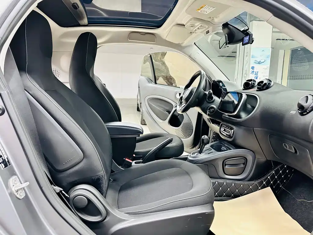 smart Fortwo 2018 — фото 16
