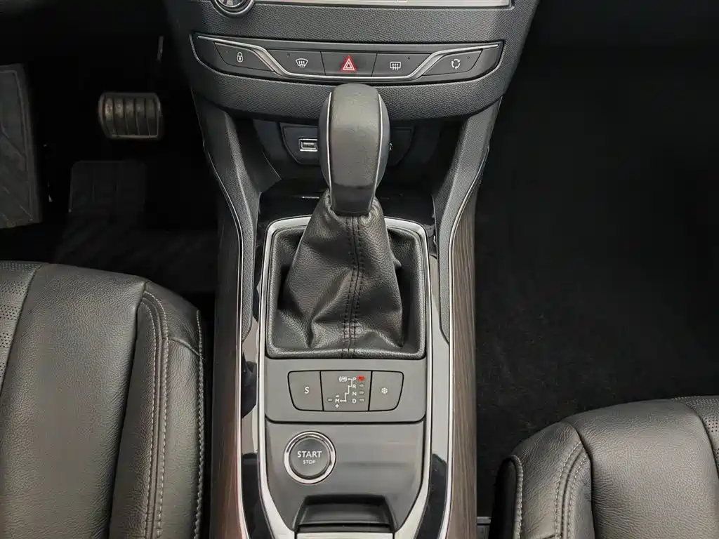 Peugeot 408 2015 — фото 13