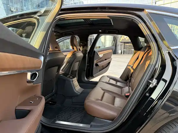 Volvo S90 Plug-In Hybrid 2022