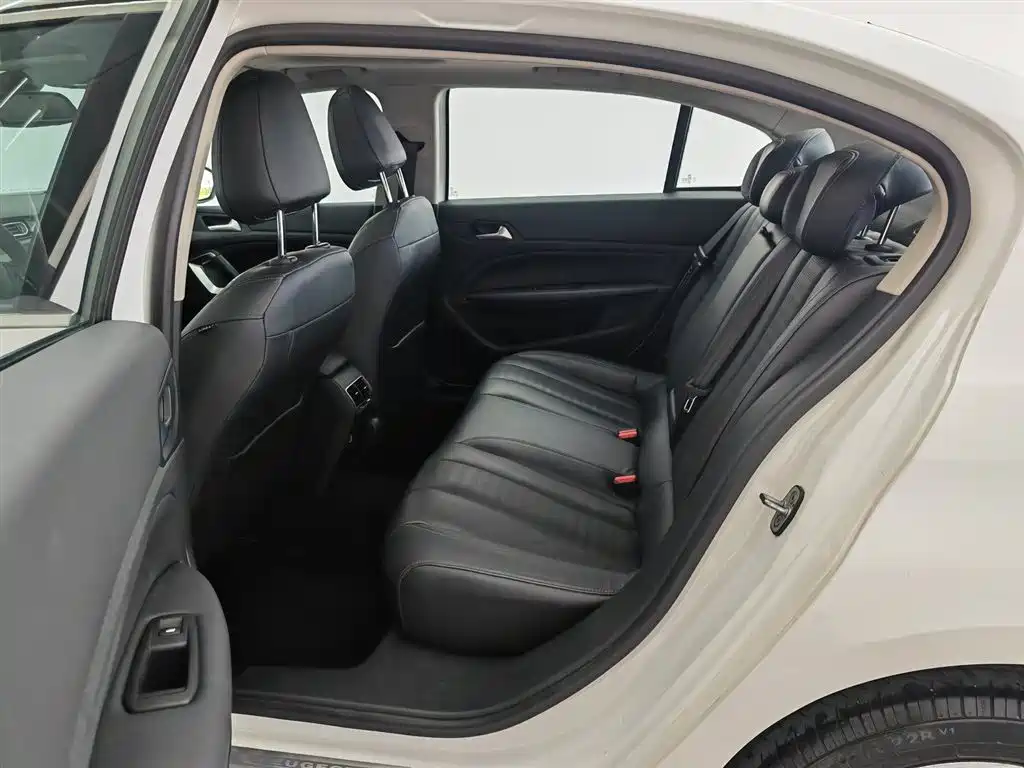 Peugeot 408 2015 — фото 15