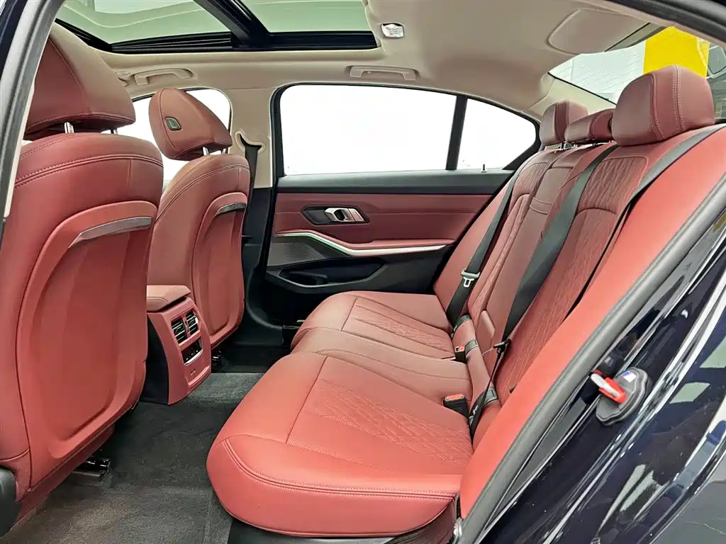 BMW 3 Series 2025 — фото 14