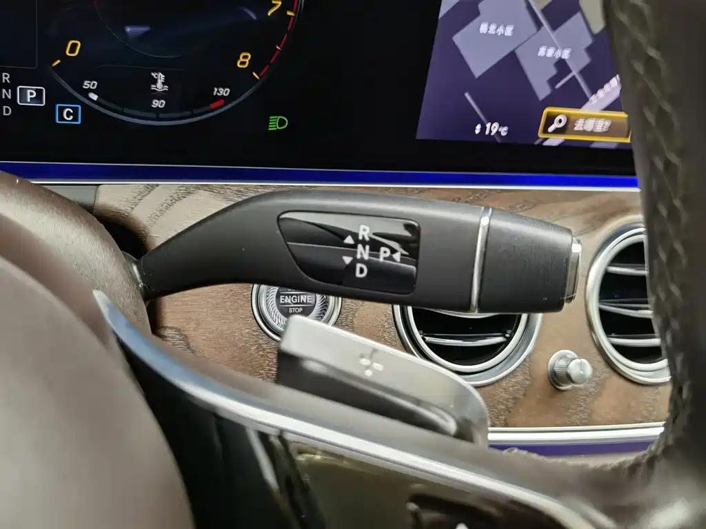 Mercedes-Benz E-Class 2022 — фото 13