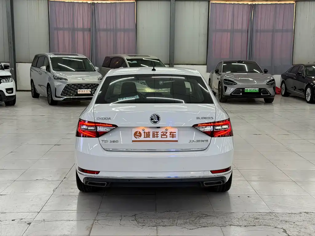 Skoda Superb 2019 — фото 17