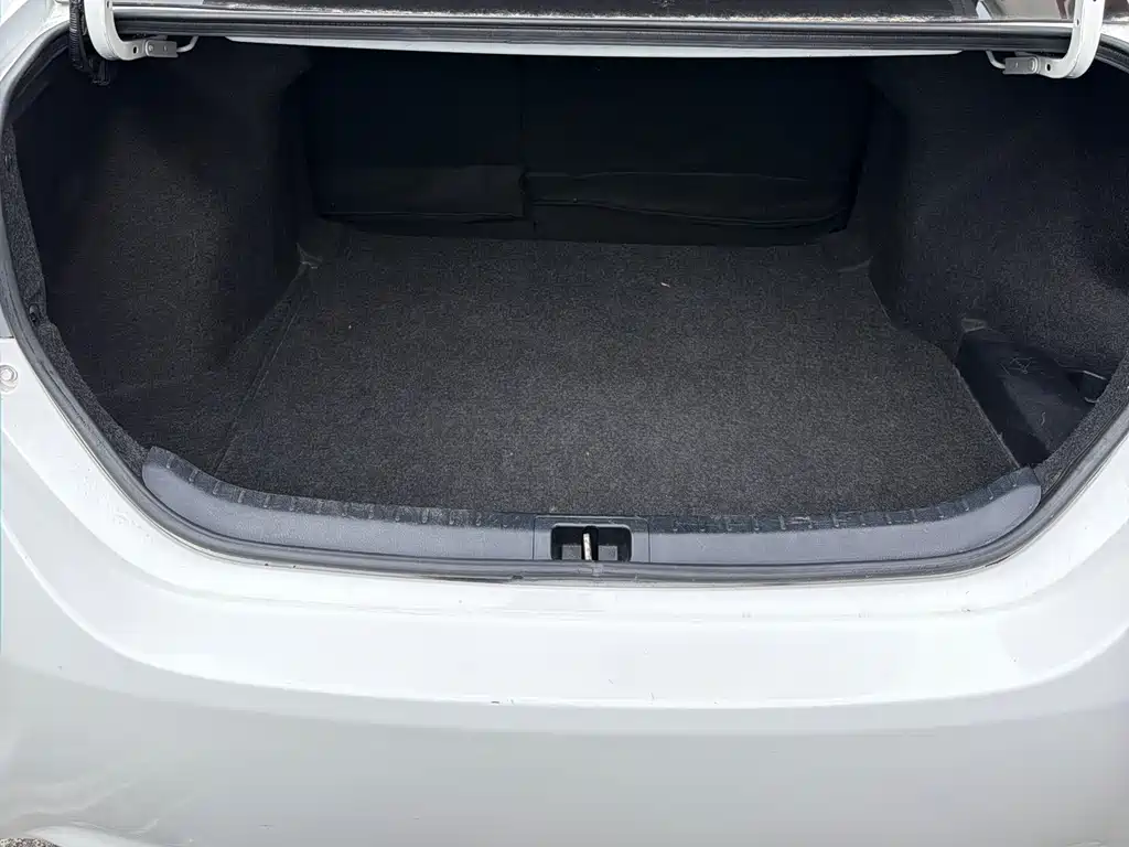 Toyota Corolla 2017 — фото 14