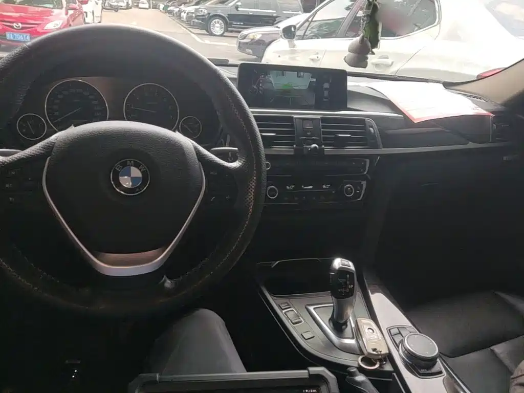 BMW 3 Series 2016 — фото 10