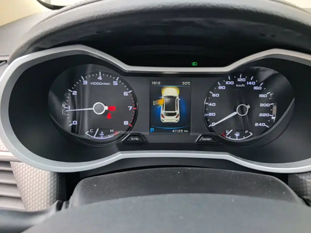 Geely Emgrand GS 2017 — фото 12