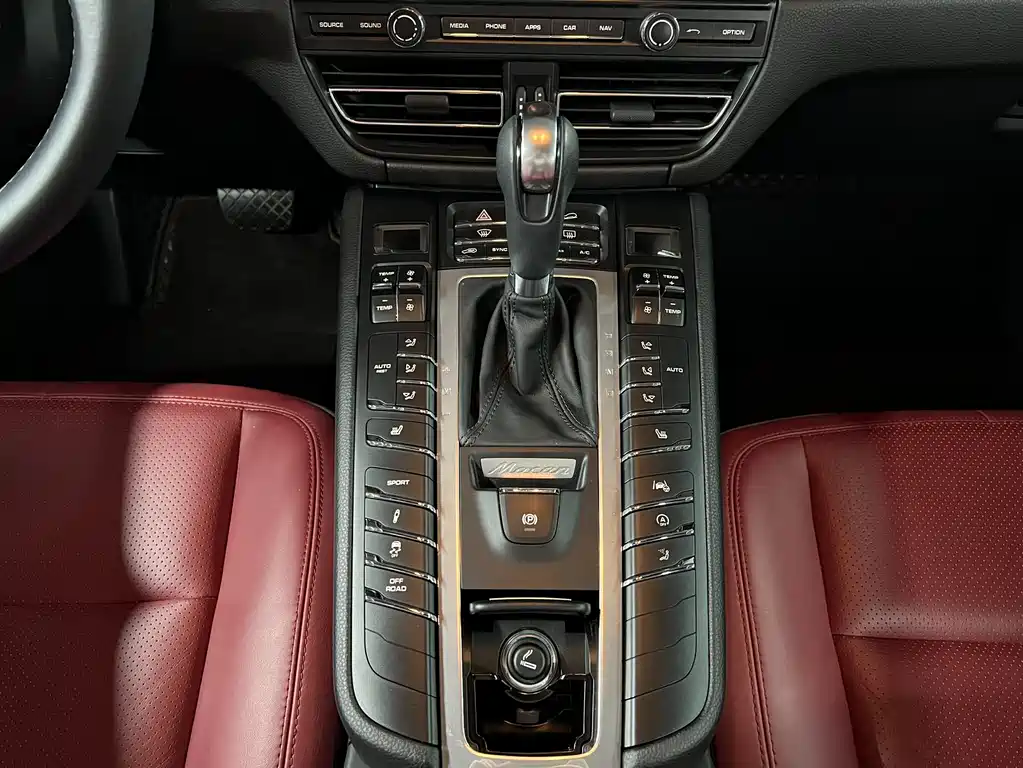 Porsche Macan 2021 — фото 17