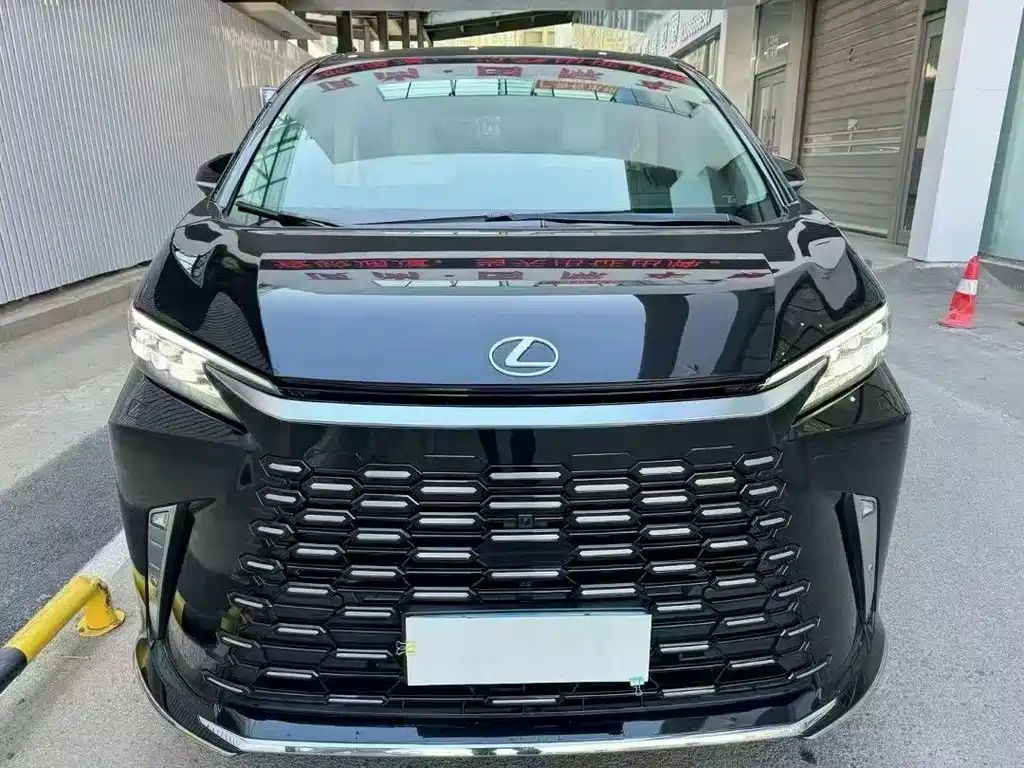 Lexus LM 2026