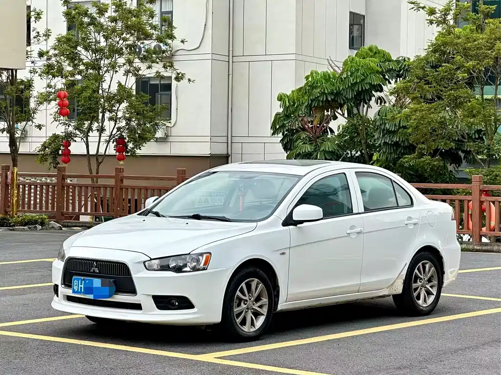 Mitsubishi Lancer EX 2015 — фото 1