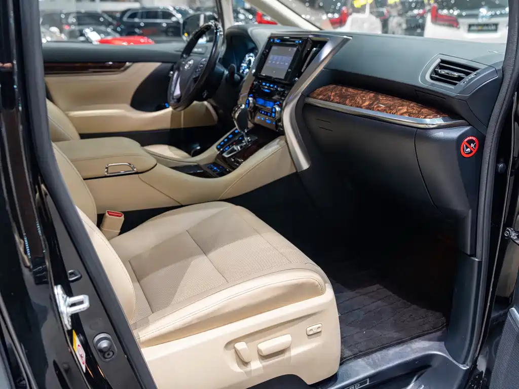 Toyota Alphard 2019 — фото 8