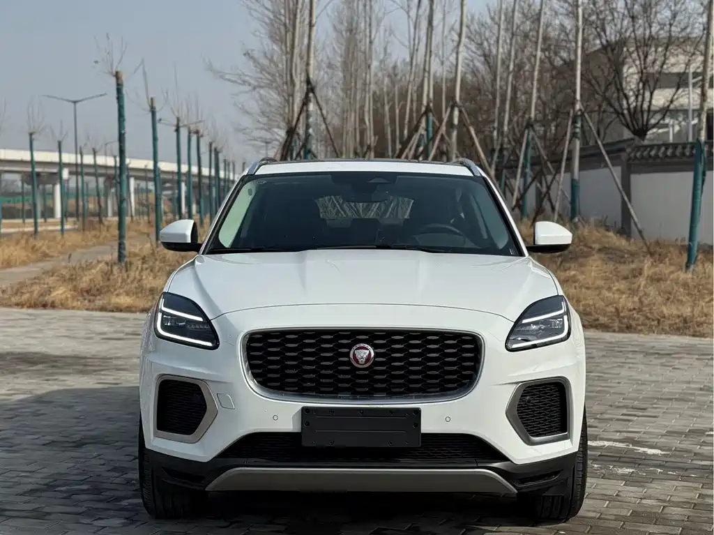 Jaguar E-PACE — фото 3