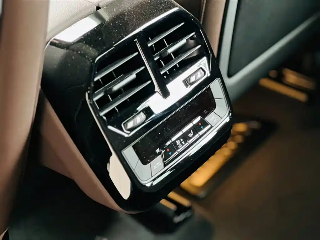 BMW iX — фото 18