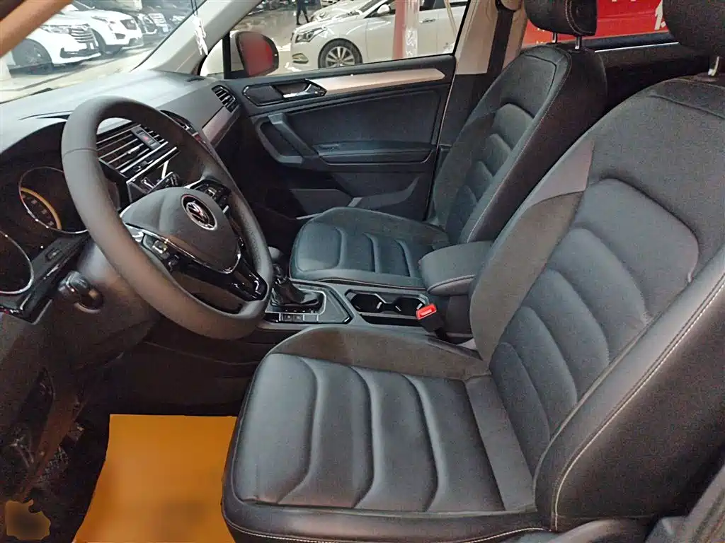 Volkswagen Tiguan L 2021 — фото 15
