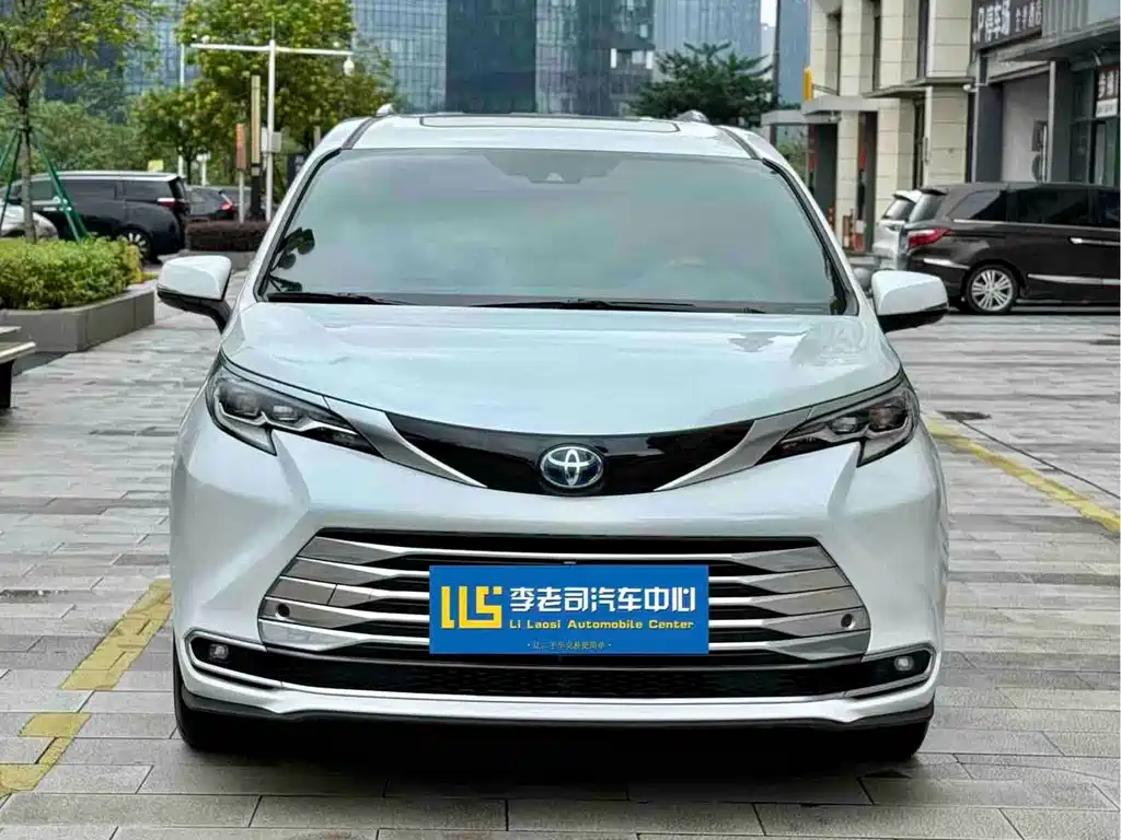 Toyota Sienna 2022 — фото 2