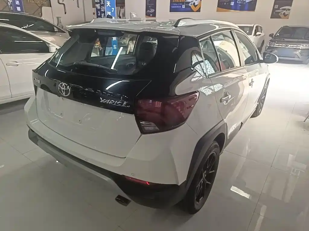 Toyota Yaris L 2021
