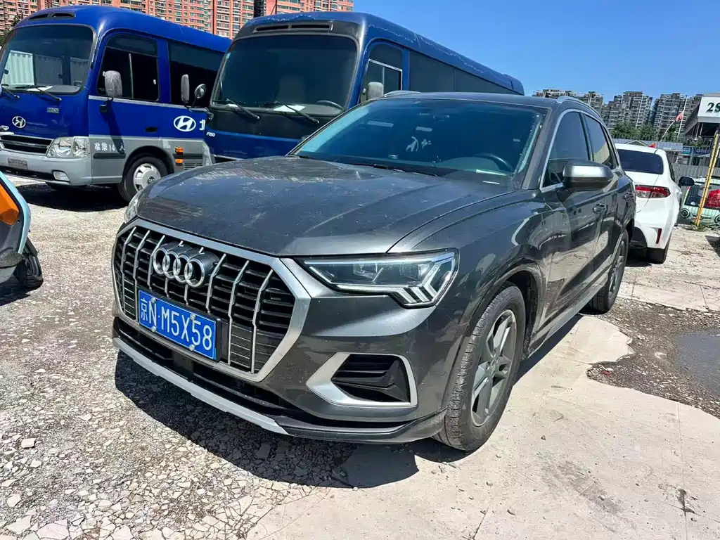 Audi Q3 2021 — фото 1