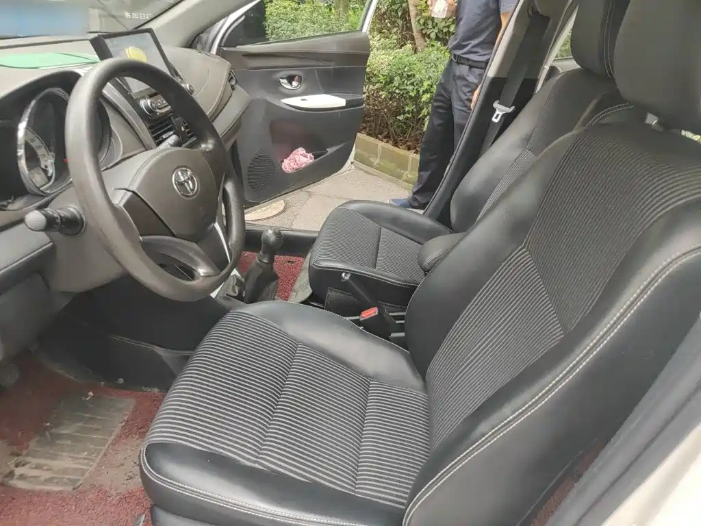 Toyota Yaris L 2015 — фото 11